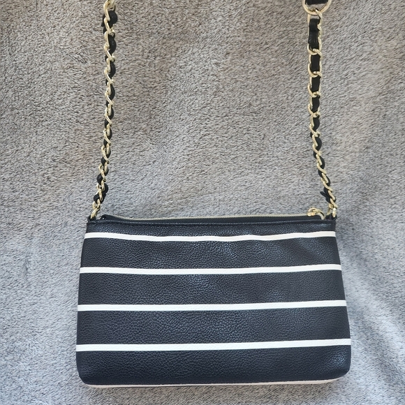 Betsey Johnson Black and Pink Quilted Crossbody Bag And XOXO Heart Wristlet - Picture 5 of 13